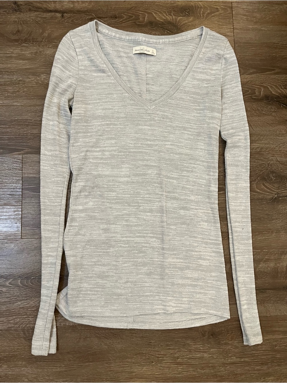 Vintage Abercrombie Light Gray Long Sleeve V-Neck Top